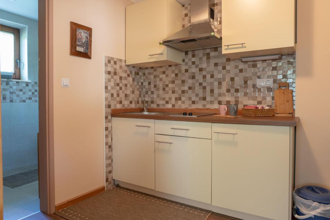 בוהין Apartments Maja By The River מראה חיצוני תמונה