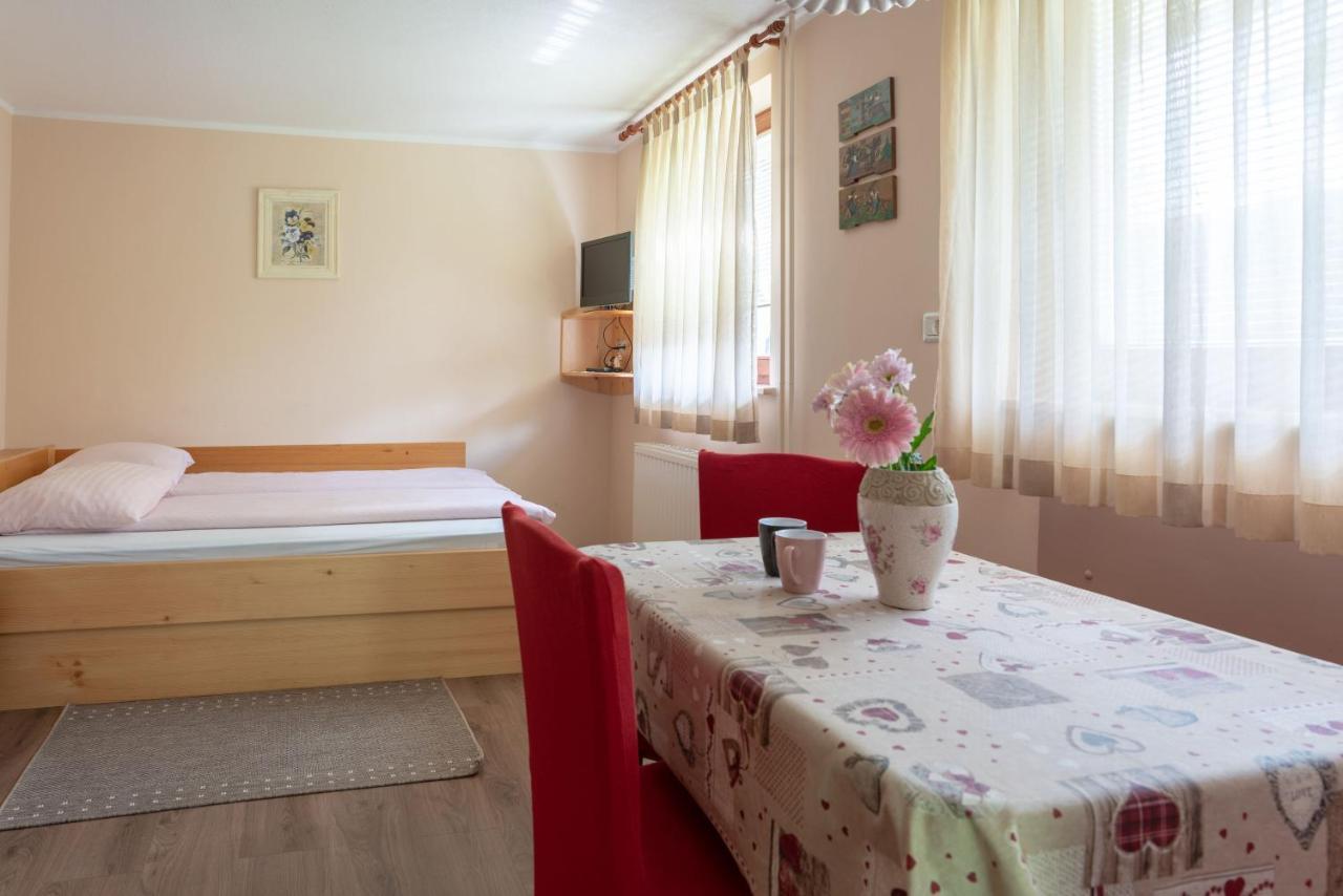 בוהין Apartments Maja By The River מראה חיצוני תמונה